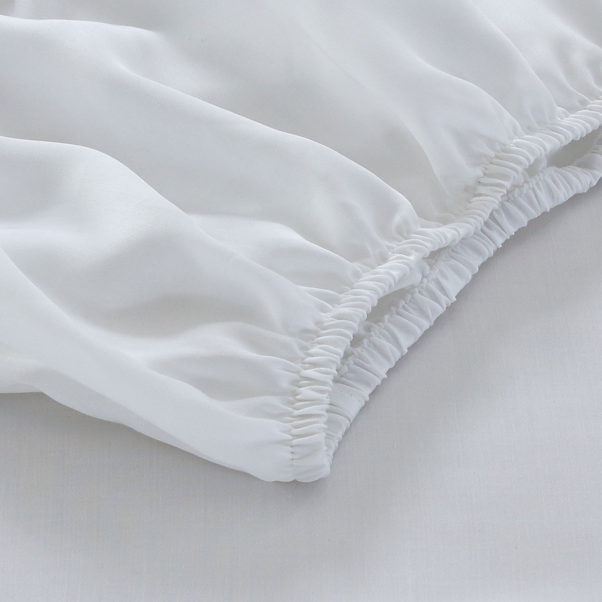 100% cotton sheet, fitted sheet with elasticated non-slip